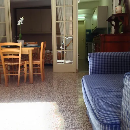 A Un Passo Dal Mare Apartment *